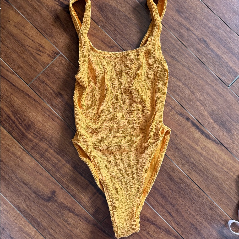 One Piece Swimsuit in Vibrant Orange
Youswim
One size - Picture 3 of 3